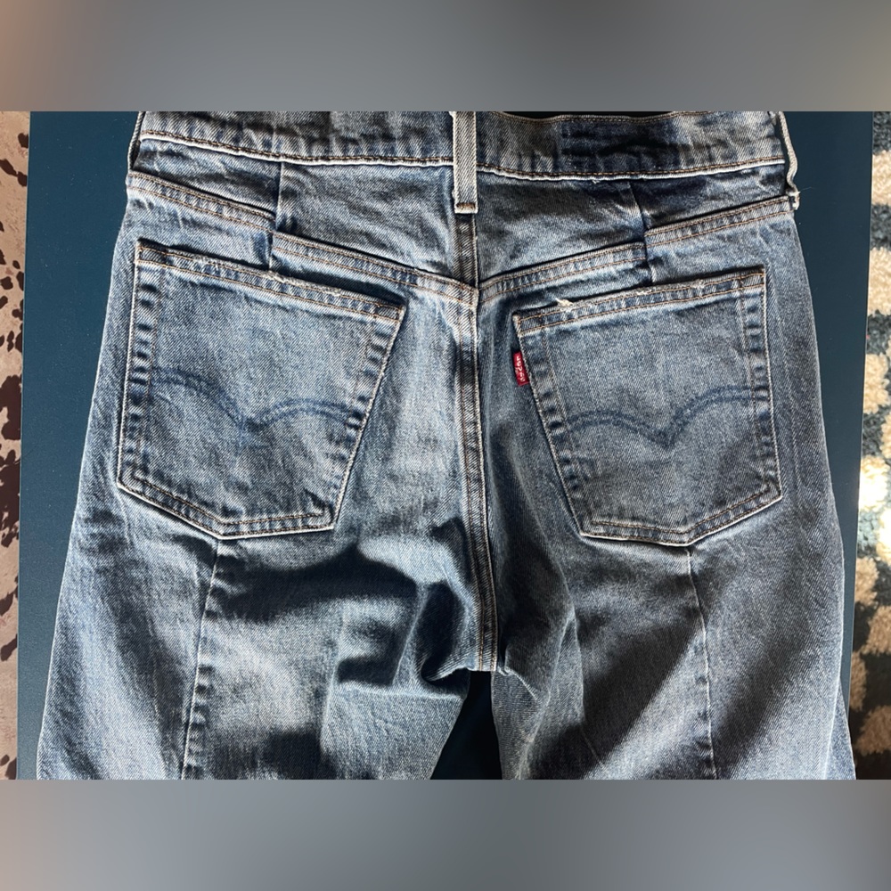 Distressed vintage cropped straight leg Levis